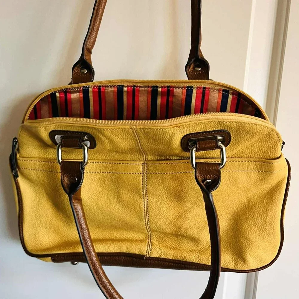 Vintage Tignanello Yellow Leather Shoulder Bag USA Rare 2000s Top Handle - Picture 16 of 16